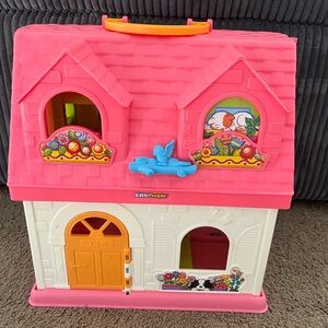 Fisher-Price Little People Surprise & Sounds Vintage Carry Dollhouse